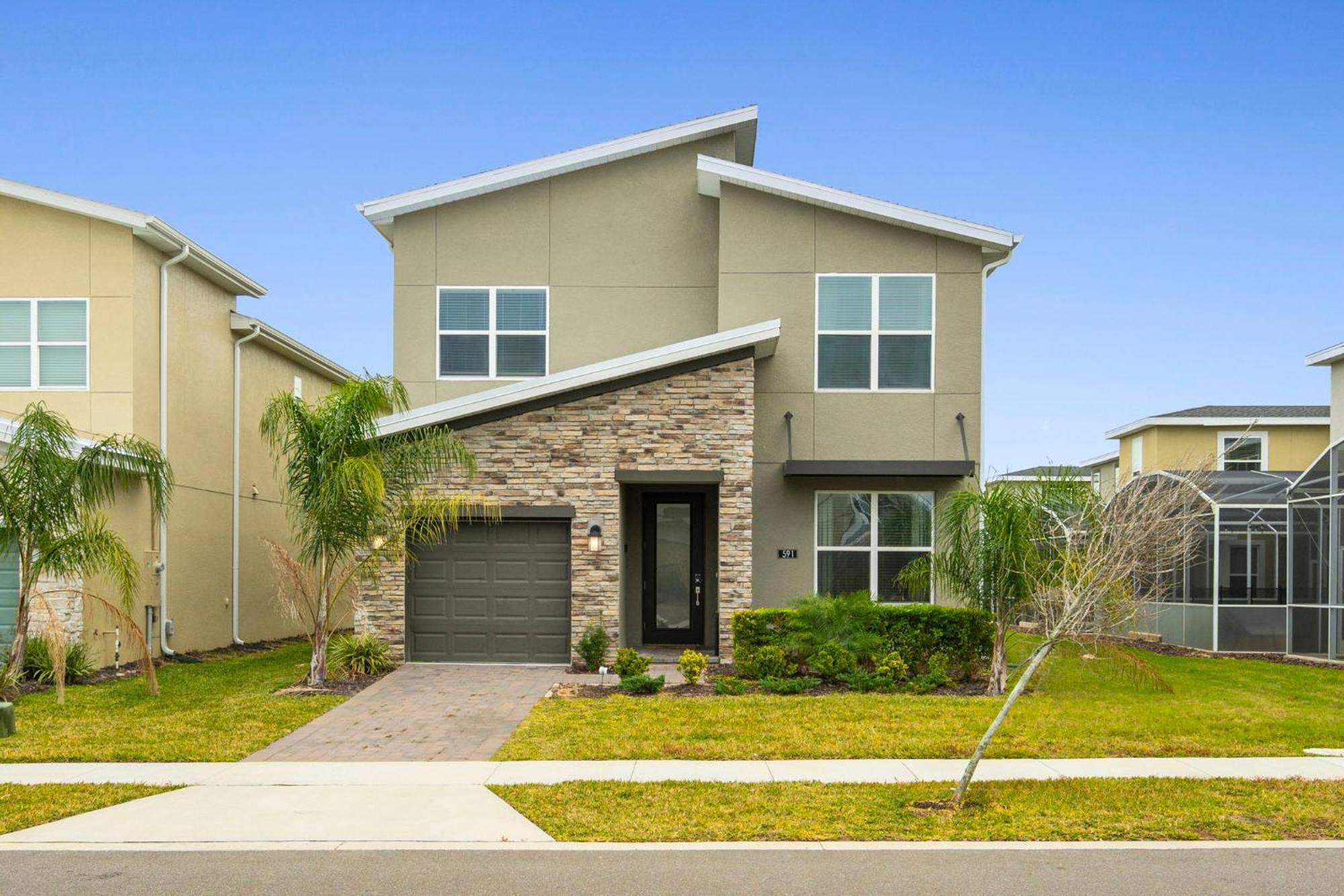Gorgeous 5 Bd W Private Pool Next To Holiday home *