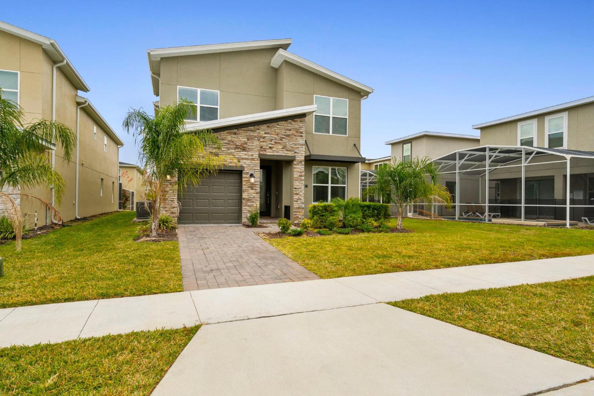 Gorgeous 5 Bd W Private Pool Next To Holiday home